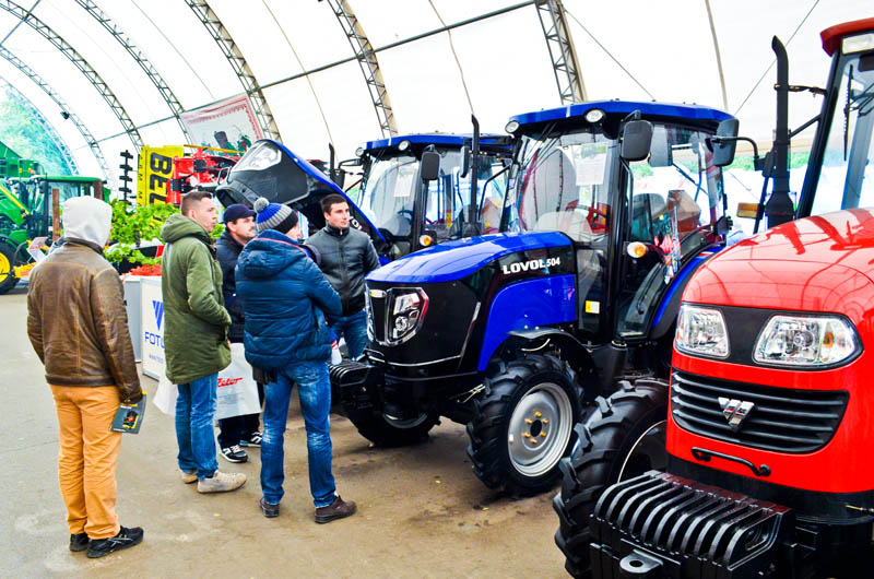Фермеры Молдовы познакомились с тракторами Lovol третьего поколения на выставке Moldagroech-2016